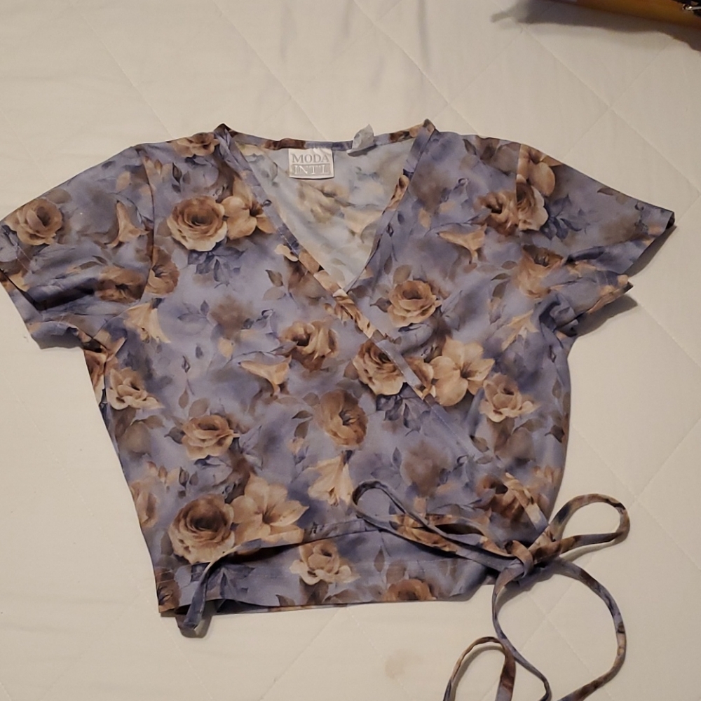 NEVER WORN Romantic Boho Tie Front Top